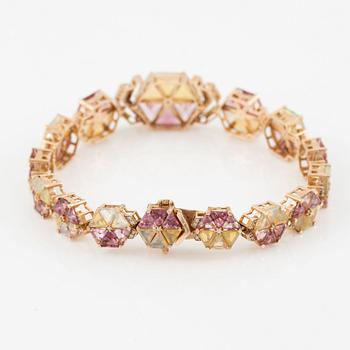 Bracelet with pink tourmalines, opals, and brilliant-cut diamonds.