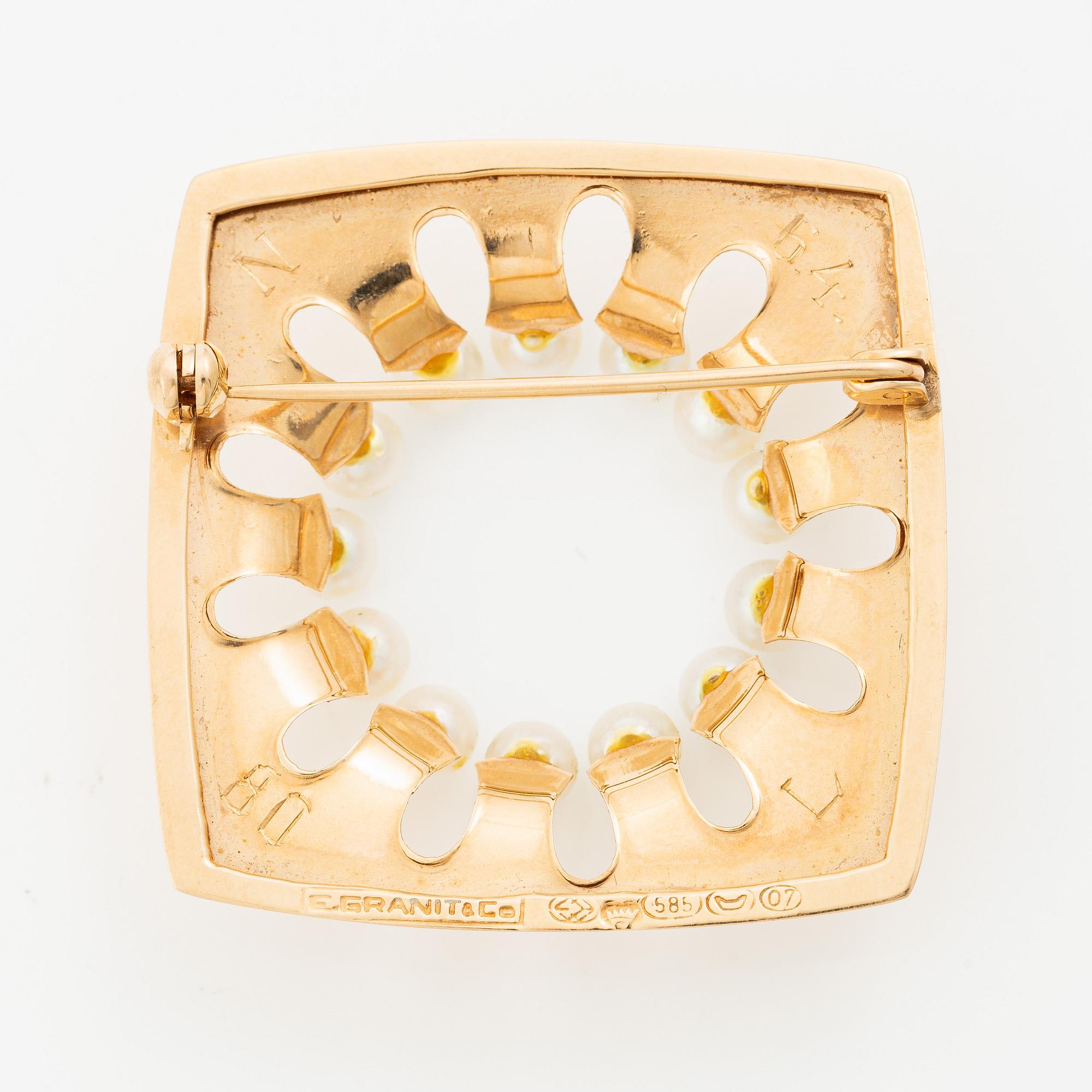 Brooch, 14K gold with cultured pearls, E. Granit Finland 1967.