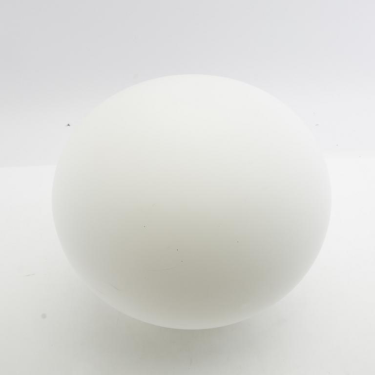 Jasper Morrison, Table lamp "Glo ball" for Flos 2000s.