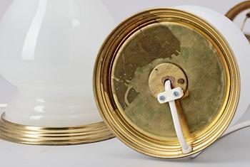 BORDSLAMPOR, ett par, glas samt mässing, troligen Italien 1900-talets mitt, inköpta på Svenskt Tenn.