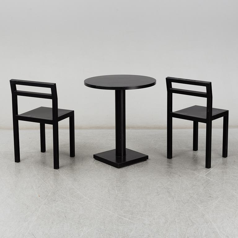 BORIS BERLIN/POUL CHRISTIANSEN, bord med två stolar, "Non", Komplot design, Källemo.