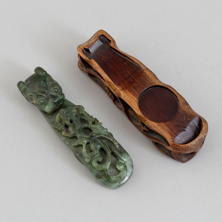 A green stone belt hook, China, early 20th Century.