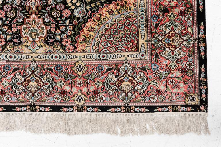 Carpet, Oriental silk, approx. 184 x 125 cm.