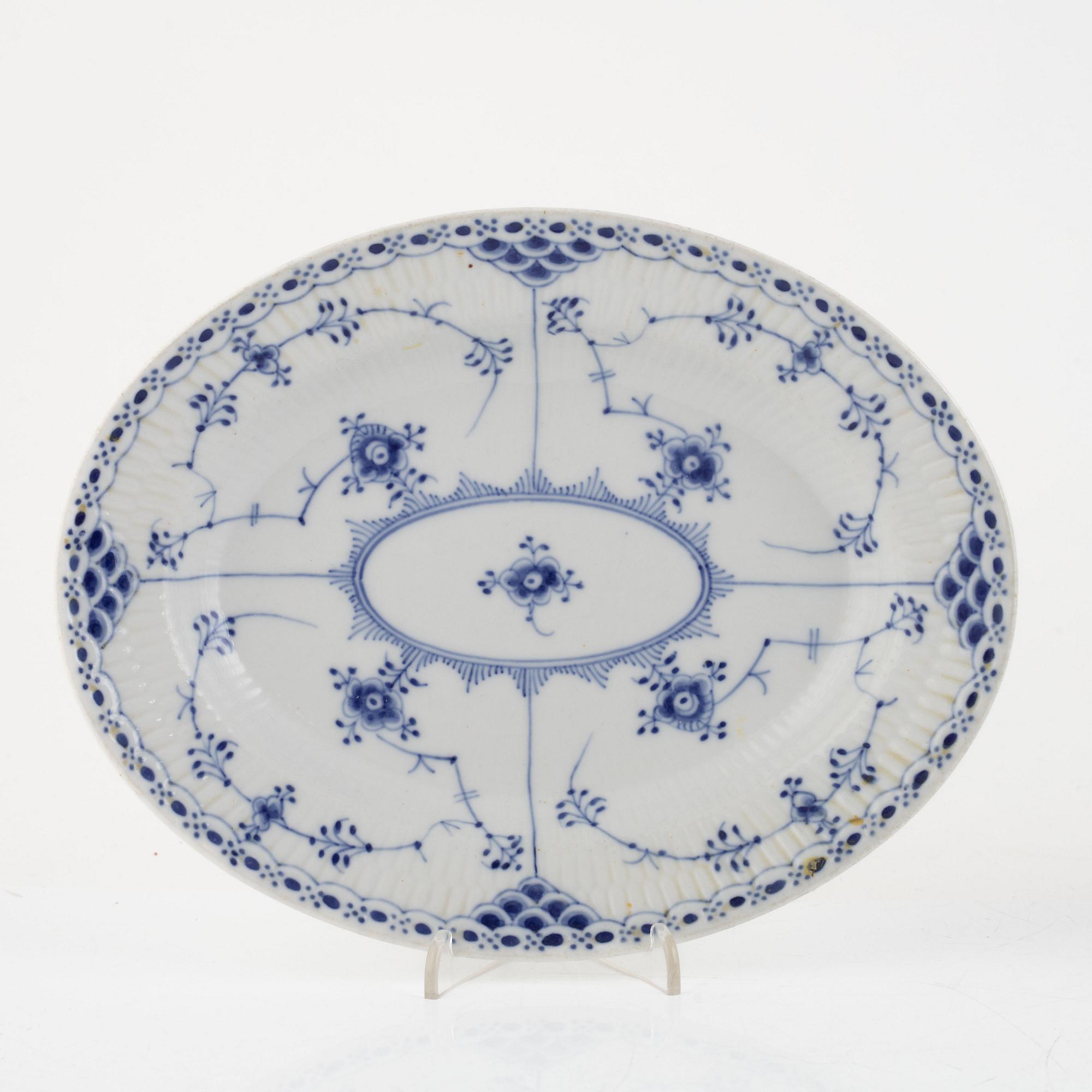 Servisdelar, 3 st, porslin, "Musselmalet", Royal Copenhagen, Danmark.