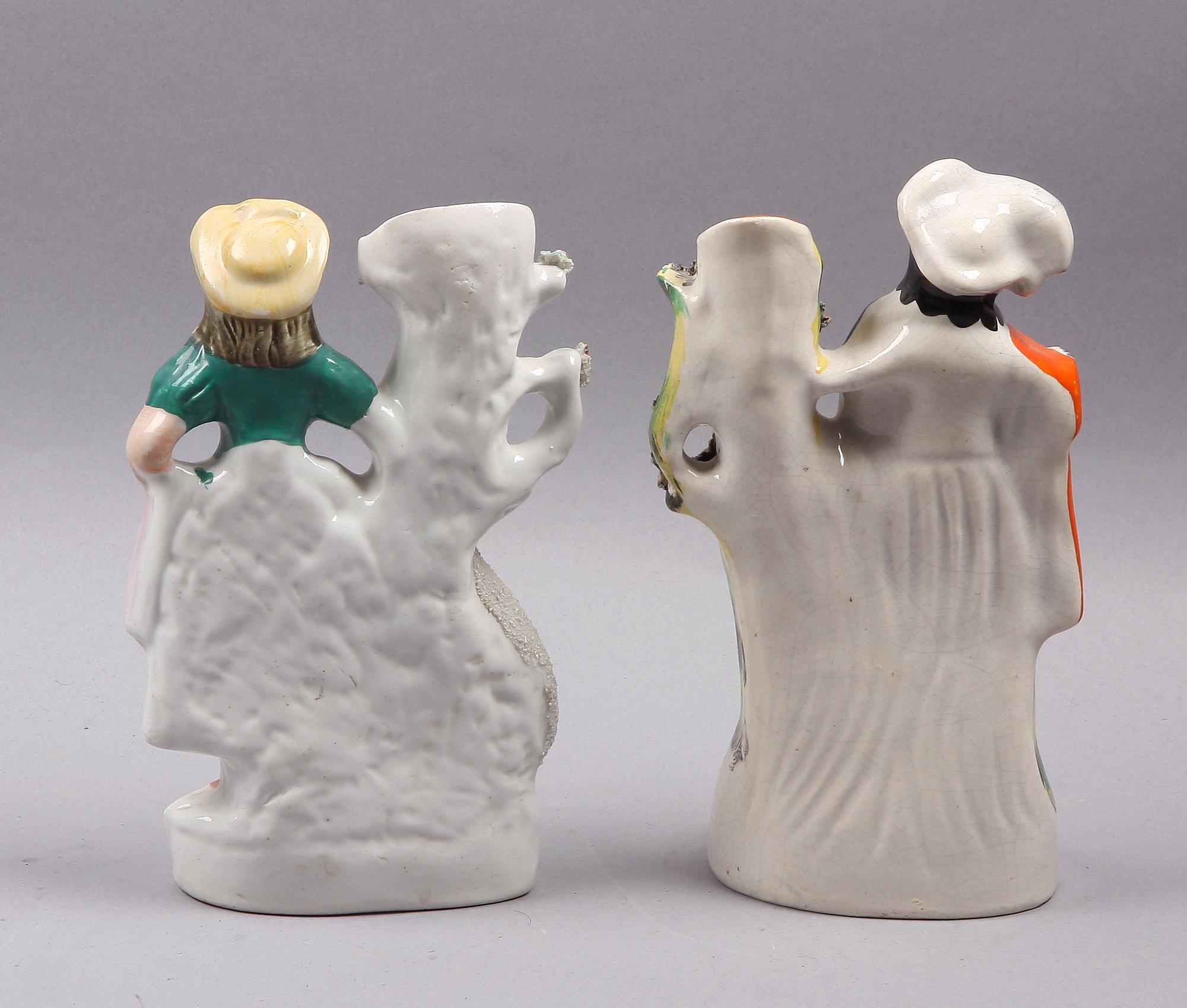 FIGURINER, ett par, porslin, möjligen Staffordshire, 1800-tal.