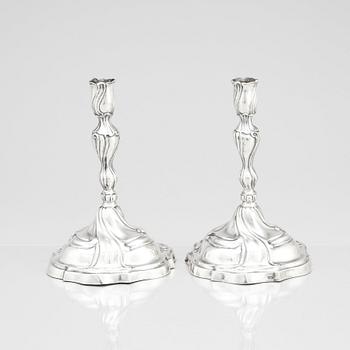 Johann Balthasar Heckenauer, ljusstakar, ett par, silver, Augsburg (1775-1777). Rokoko.