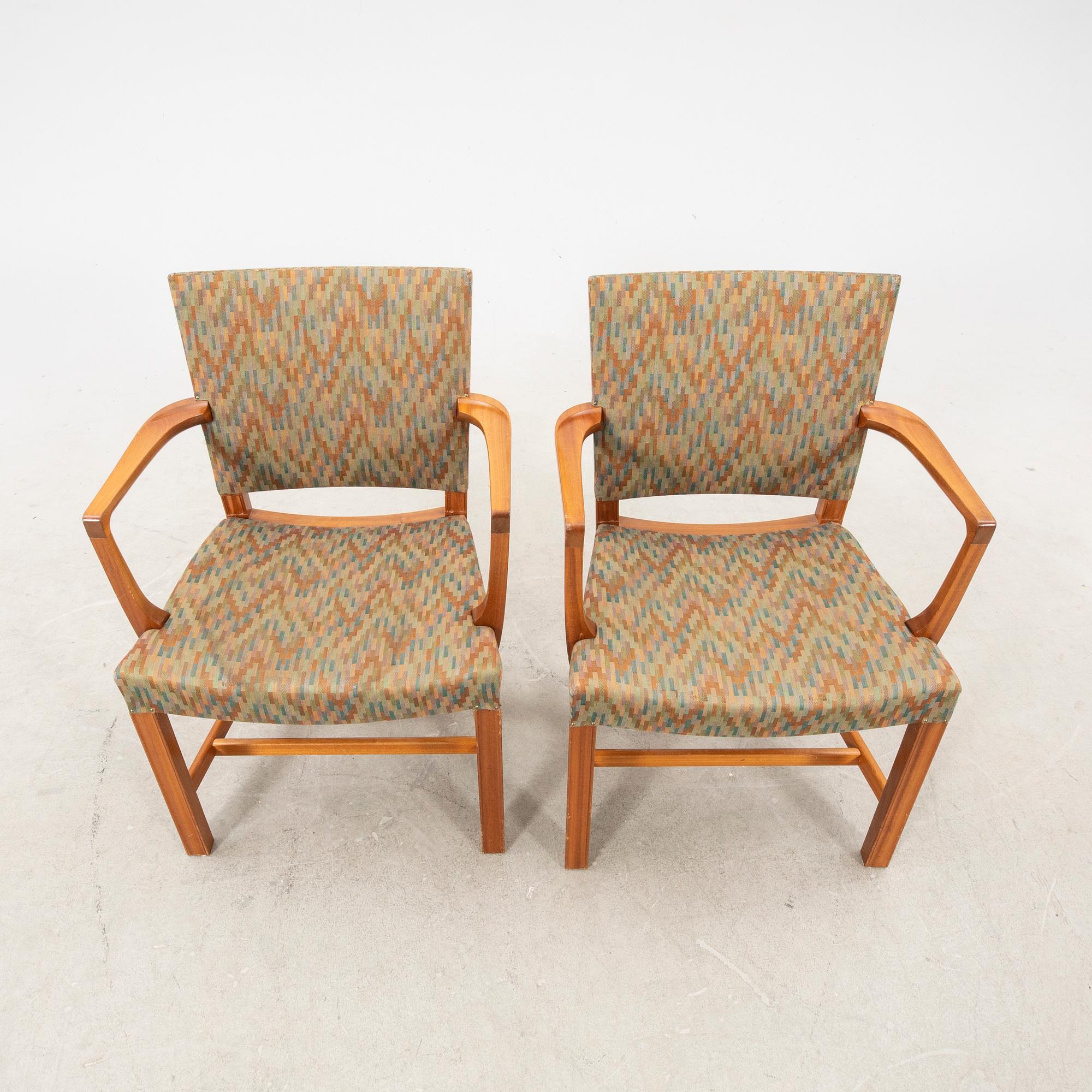 Kaare Klint, karmstolar ett par "Red chair" Rud Rasmussen, Danmark.