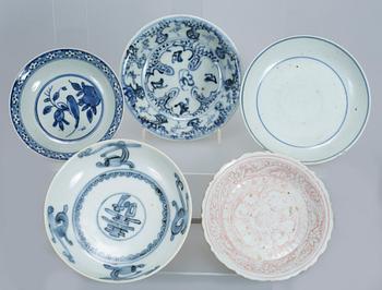 A group of 12 ceramics, Mostly Ming/Qing dynasty, 16-17th century, also 20th century.