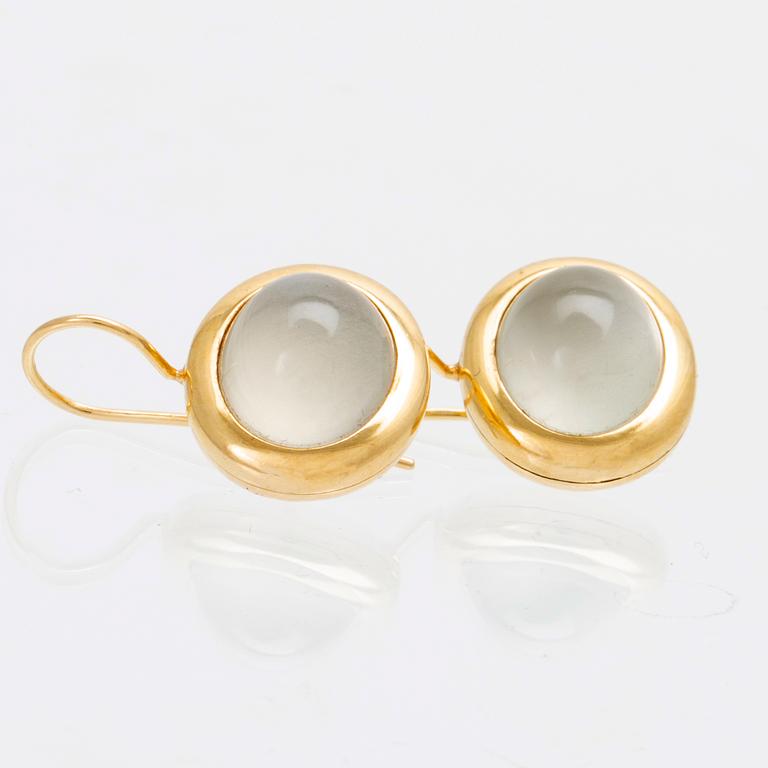 A pair of 18K gold earrings "Emeli" with cabochon-cut moonstone from Ole Lynggaard.