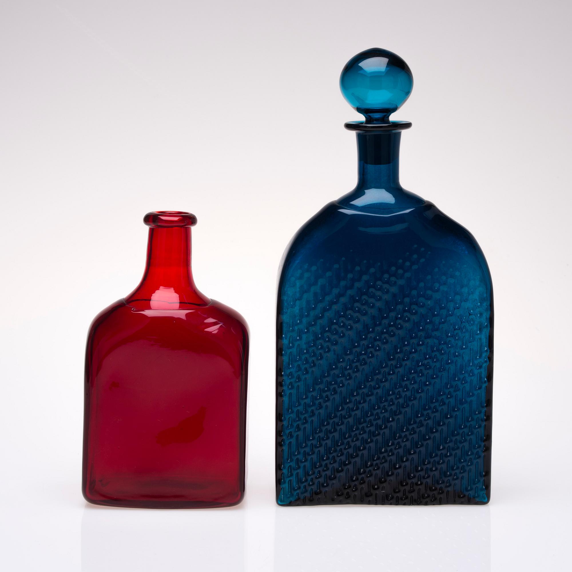 KARAFF, "Flindari" Nanny Still, Riihimäen Lasi 1964-1968 och FLASKA, glas, Riihimäen Lasi, 1900-talets mitt.