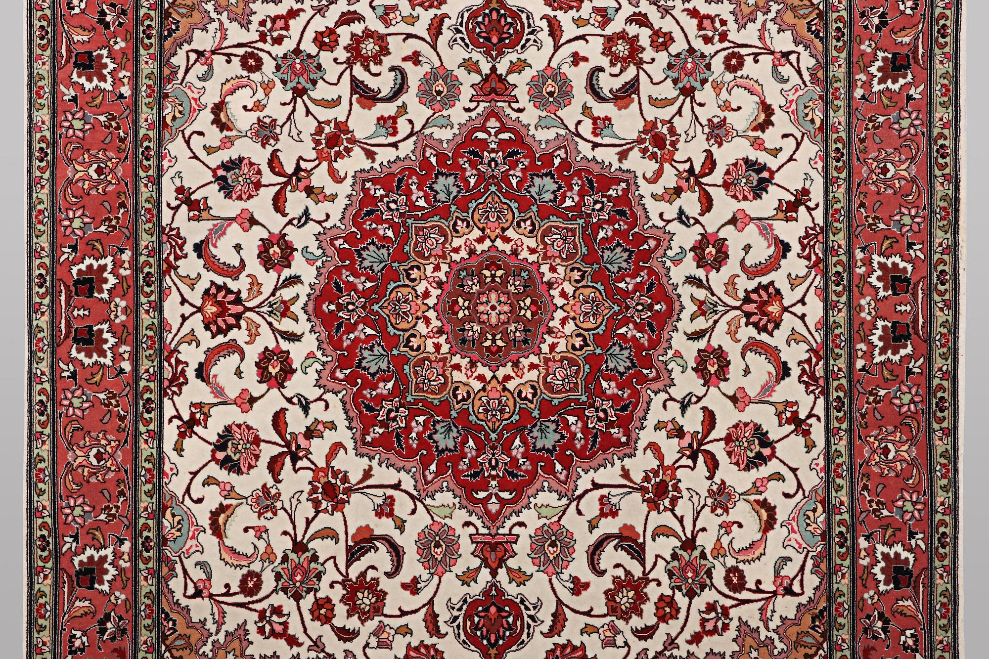 A rug, Tabriz, part silk, 50 Raj, ca 210 x 158 cm.