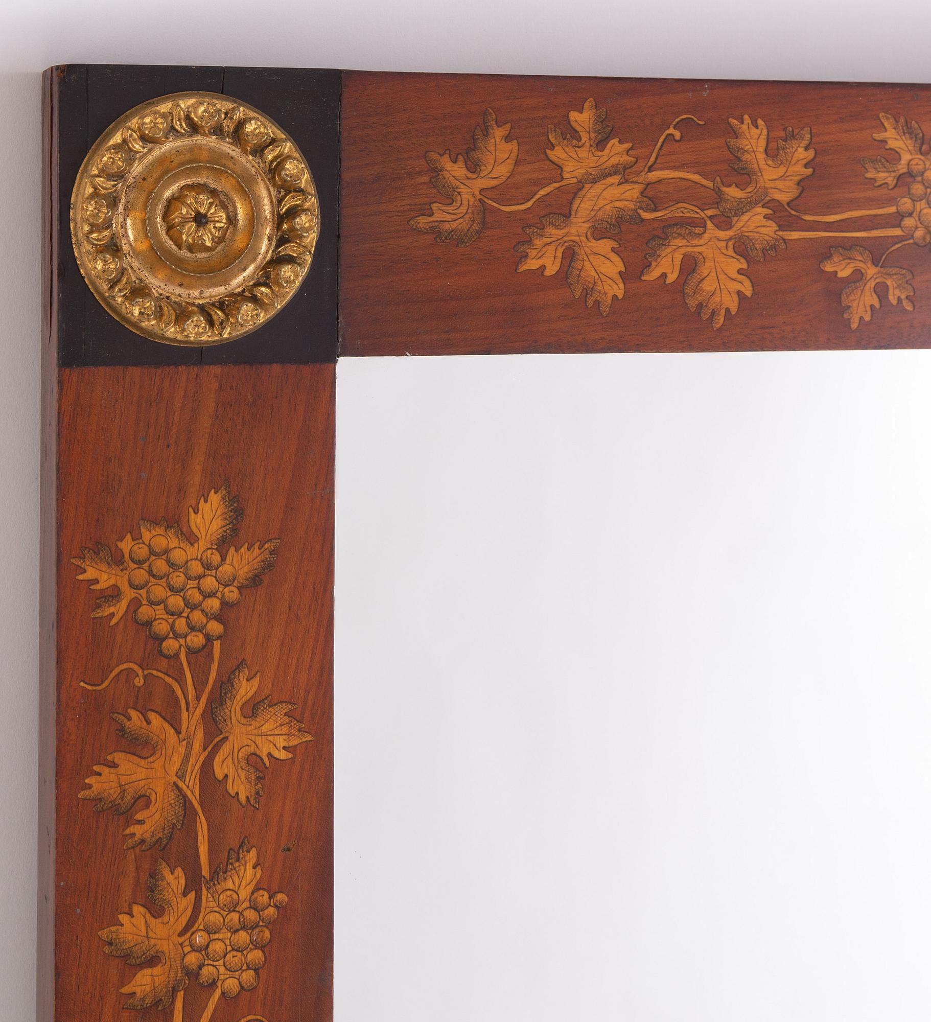 A empire-style miroor from around 1900.