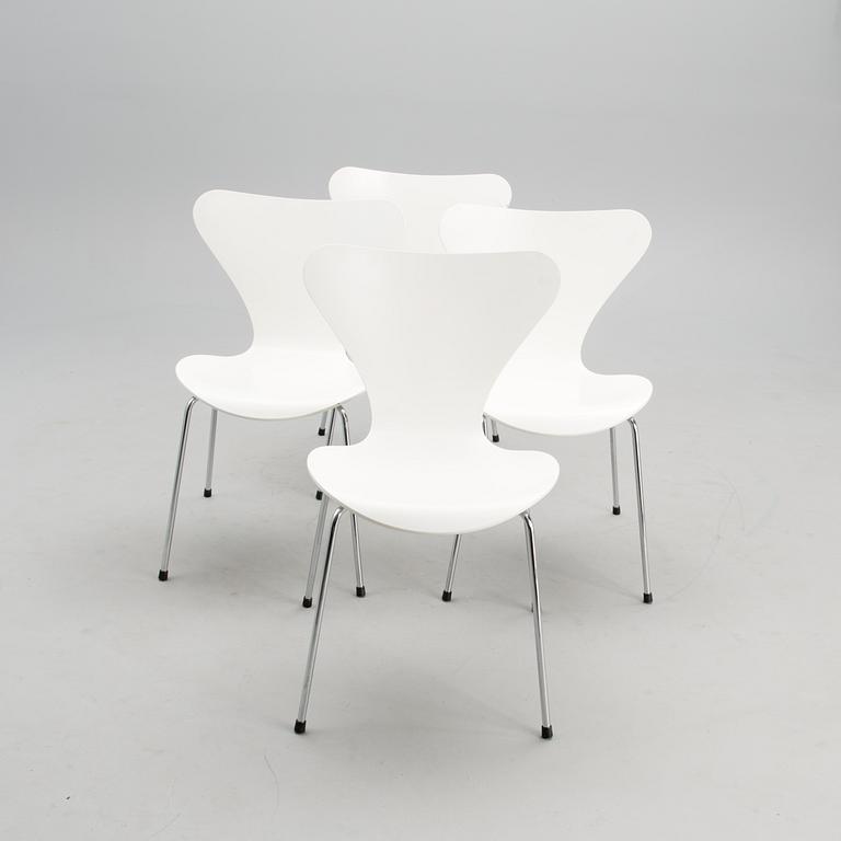 A "Superellips" table and four "Sjuan" chairs, manufacturer's labels, Fritz Hansen, Denmark.