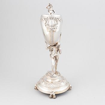 CG Hallberg, Nautiluspokal, silver, Stockholm 1900. Barock-stil.