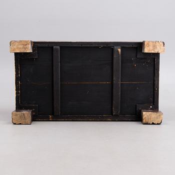 KAMFERKISTA, Kina 1900-talets början.