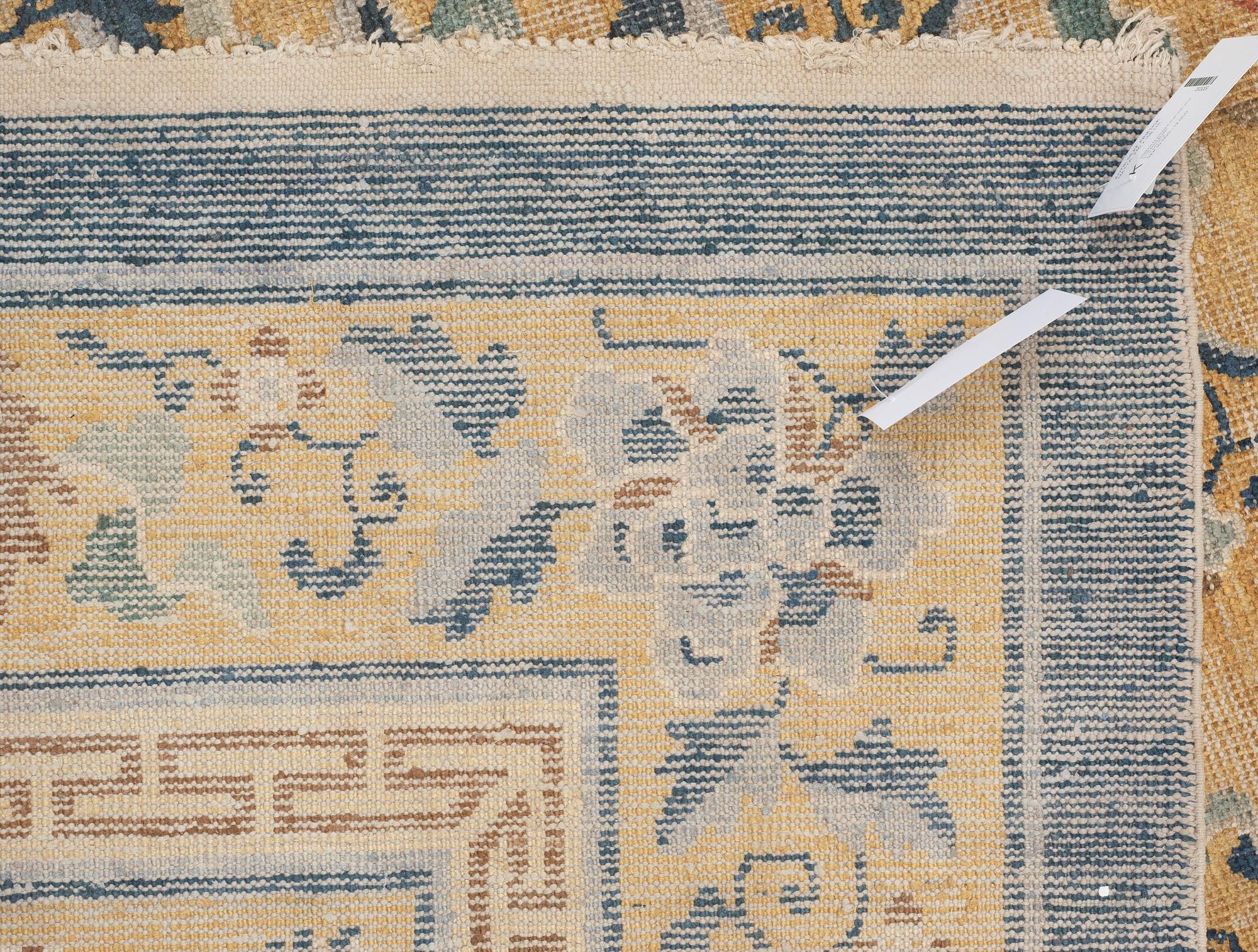 ANTIK SILKE KINESISK MATTA. 236 x 158 cm.