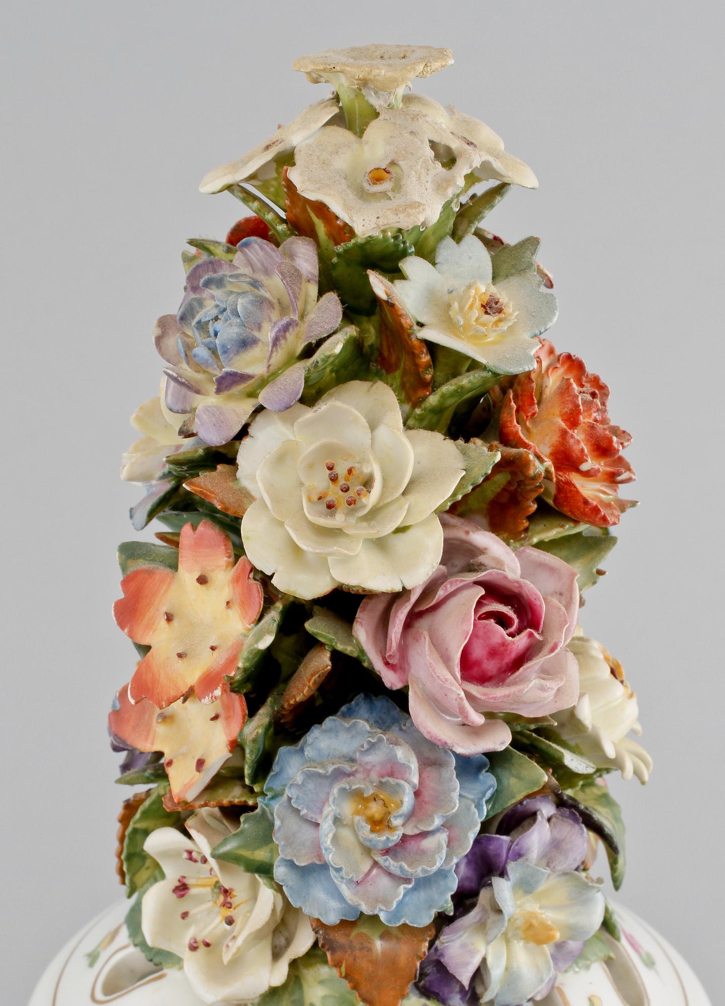 PRAKTURNA, porslin, Wien, 1800-talets andra hälft.