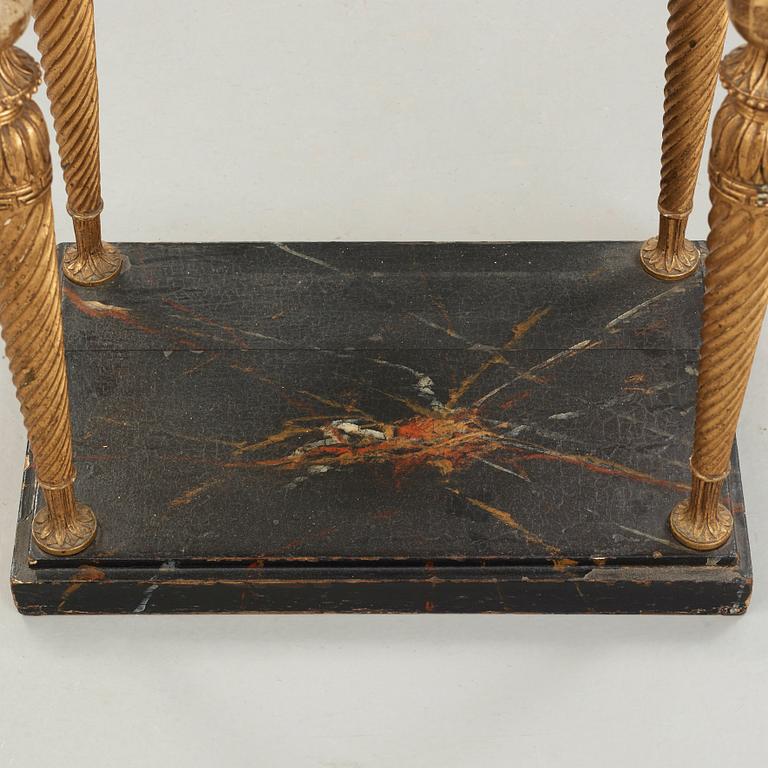 KONSOLBORD. Sengustavianskt, 1800-talets början.