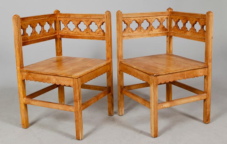 HÖRNSTOLAR, 1 par, fästmansmodell, sekelskiftet 1900.