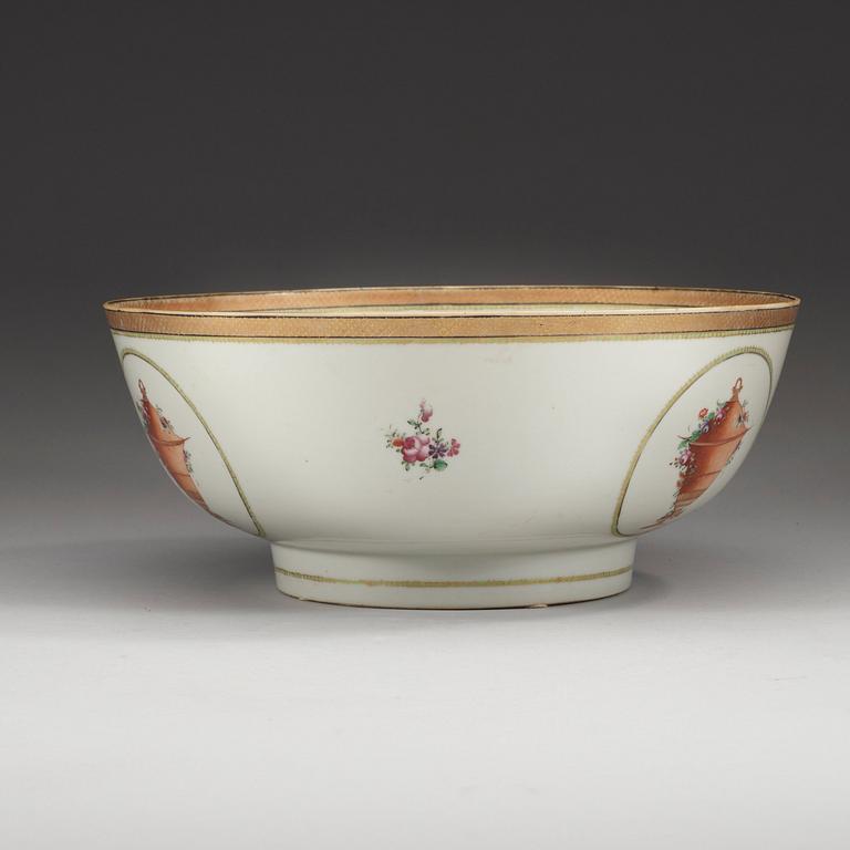 A famille rose punch bowl, Qing dynasty, Qianlong (1736-95).