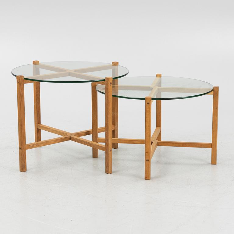 A pair of coffee tables, 21st Century.