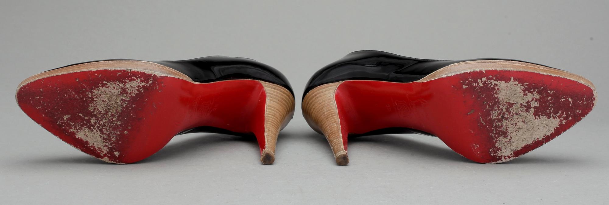 SKOR, ett par pumps, Christian Louboutin.
