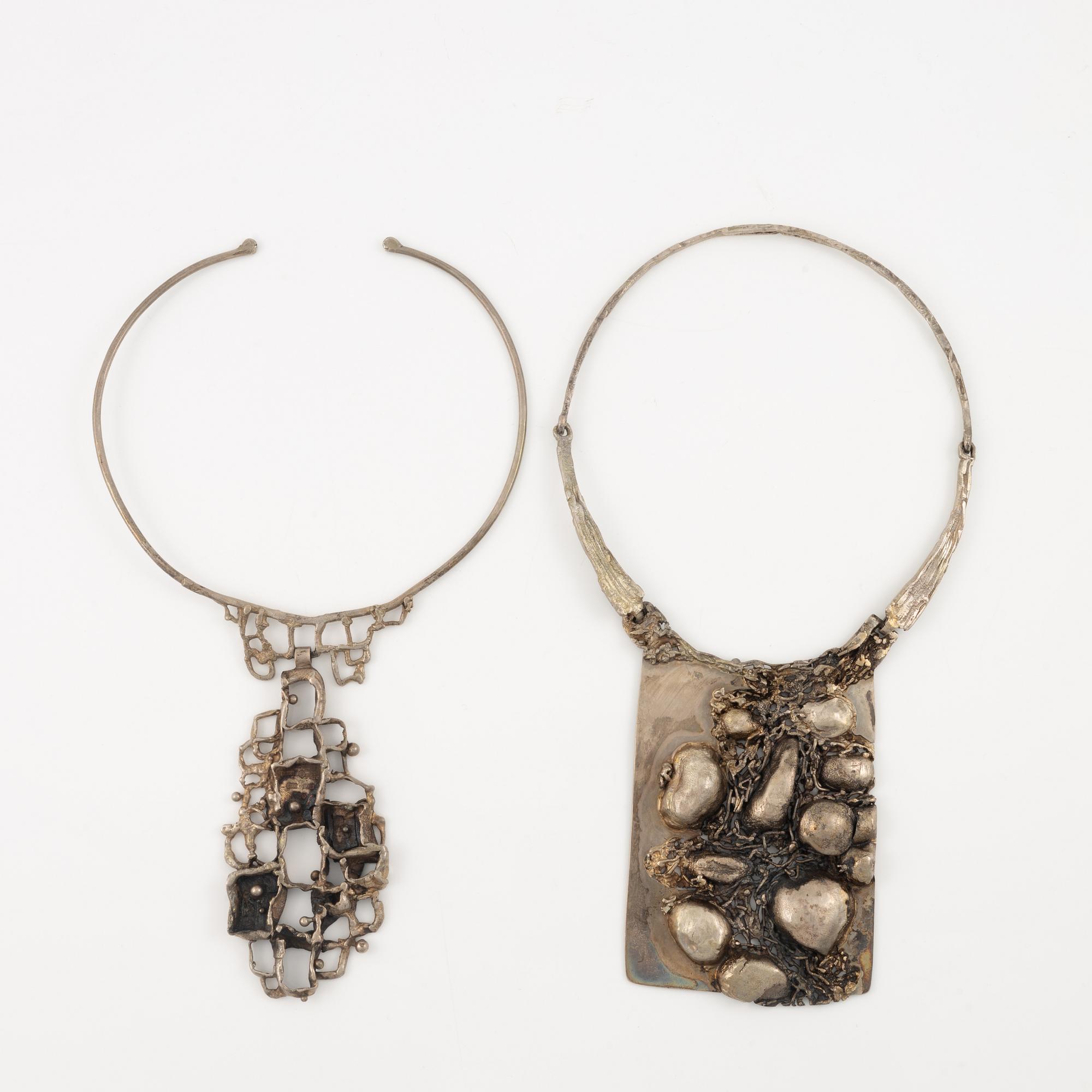 Lars Arby, två collier, sterlingsilver, Göteborg 1976 och 1982.