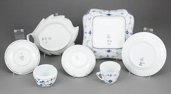 KAFFESERVIS / SERVISDELAR, 15 delar, porslin, "Musselmalet",  Royal Copenhagen och Bing & Grøndahl.