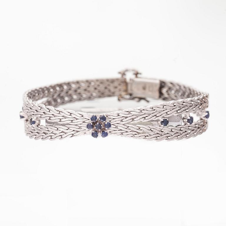 ARMBAND, 18K vitguld, safirer. Italien. Vikt ca 22,8 g.