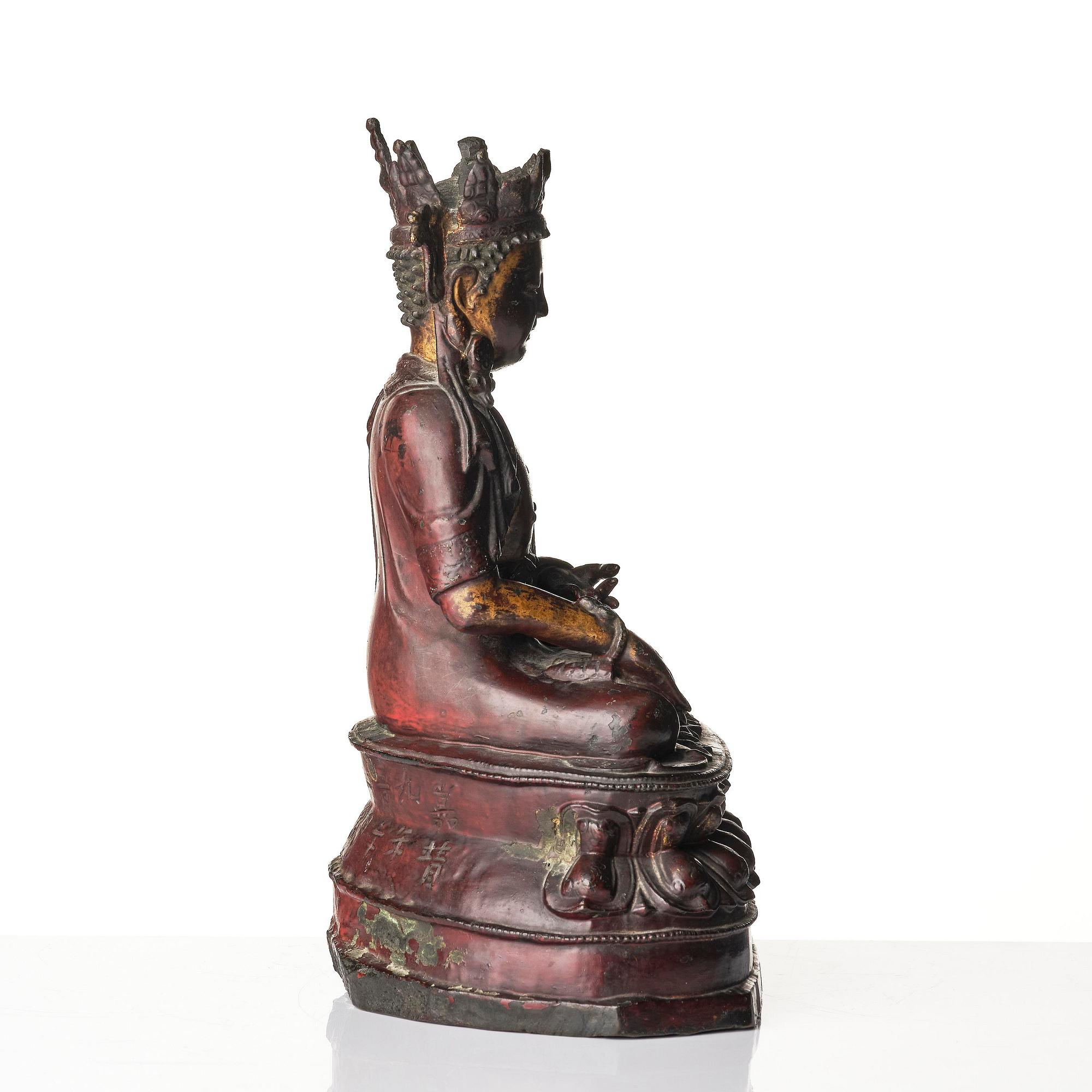 A bronze sculpture of a crowned Buddha, presumably late Ming dynasty, with an inscription dating it as 1530.