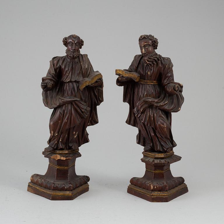 A pair of carved wood figures, probably 17th century.