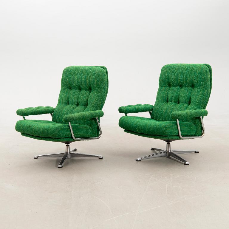 Swivel armchairs, a pair from the 1970s.