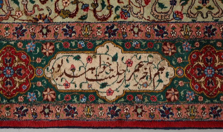 Matto, semi-antique Tabriz, signed ca 335,5 x 256,5 - 261,5 cm.