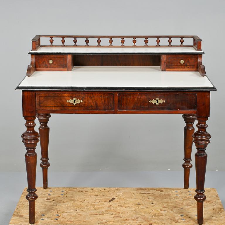 SKRIVBORD, nyrenässans, sent 1800-tal.