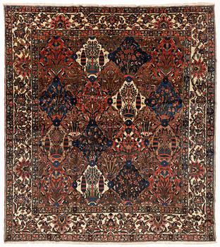 A semi-antique Chahar Mahal/Bakhtiari carpet, ca 397 x 351 cm.