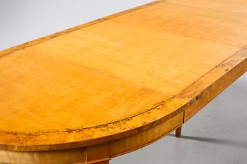 A dining table from around the year of 1900.