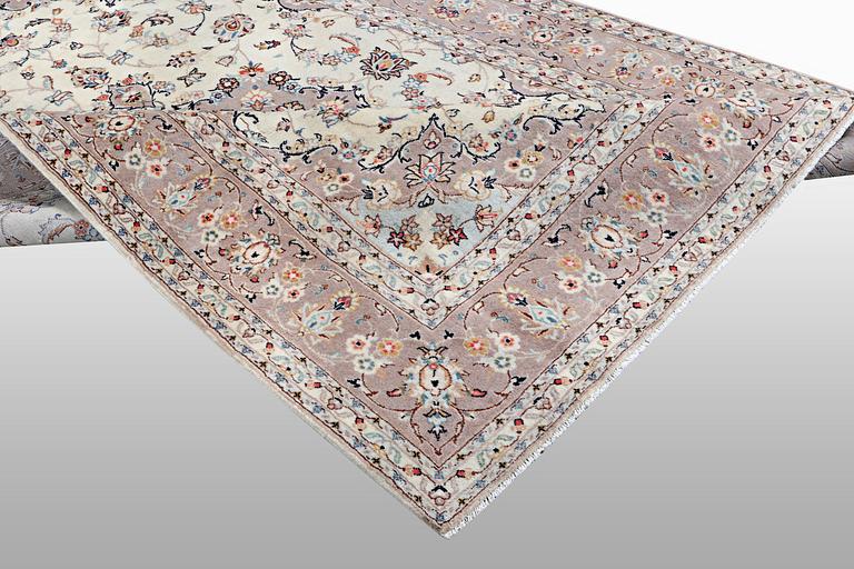 A carpet, Kashan, ca 295 x 195 cm.
