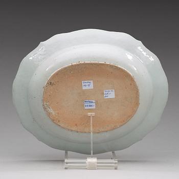 A blue and white tureen with cover and stand, Qing dynasty, Qianlong (1736-95).