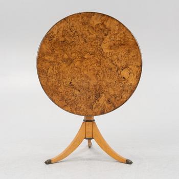 A tilt-top table, first half of the 19th century.