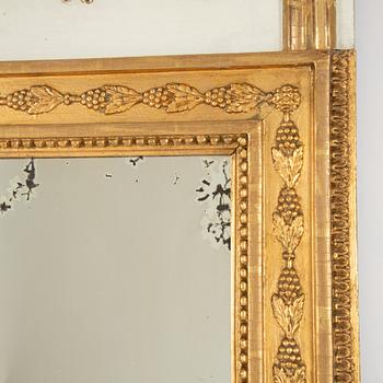 A late Gustavian mirror, around 1800.