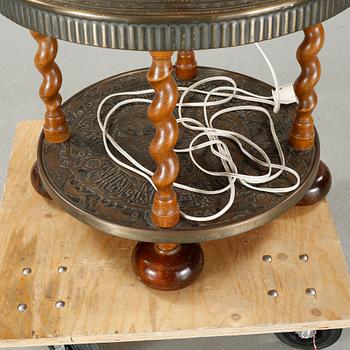 BORD MED LAMPA, 1900-tal.
