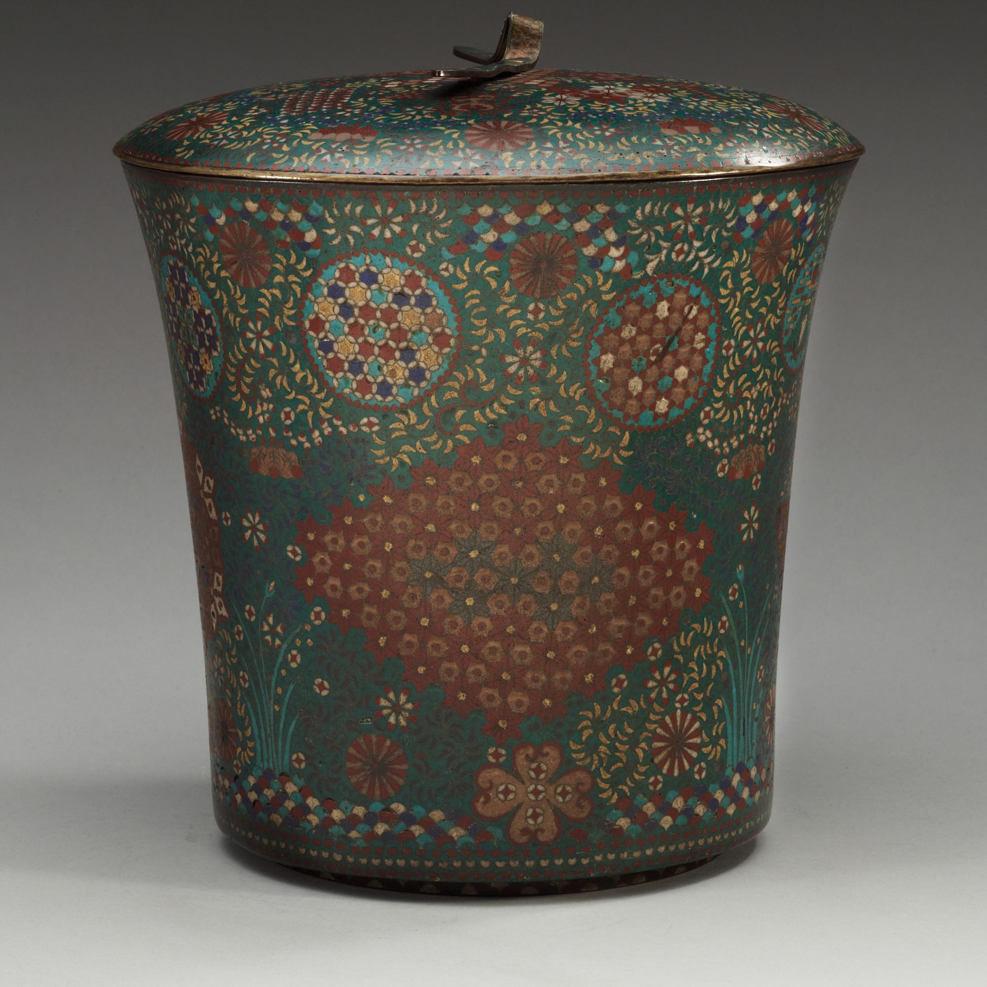 KÄRL med LOCK, cloisonné. Japan, Meiji (1868-1912).
