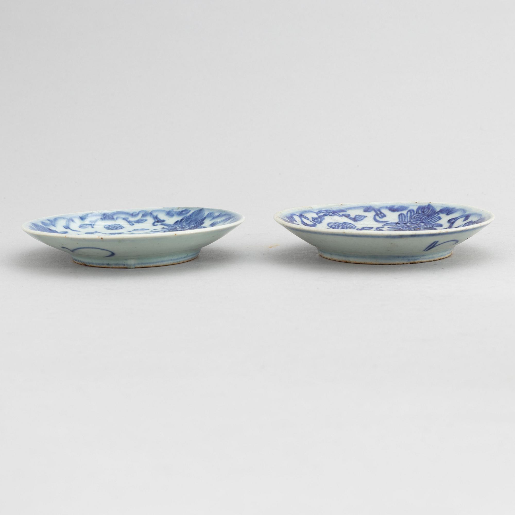 A set of 12 similar Chinese blue and white porcelain small dishes, late Qing dynasty, around the year 1900.