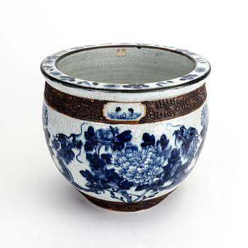 A blue and white basin, China, early 20th Century.