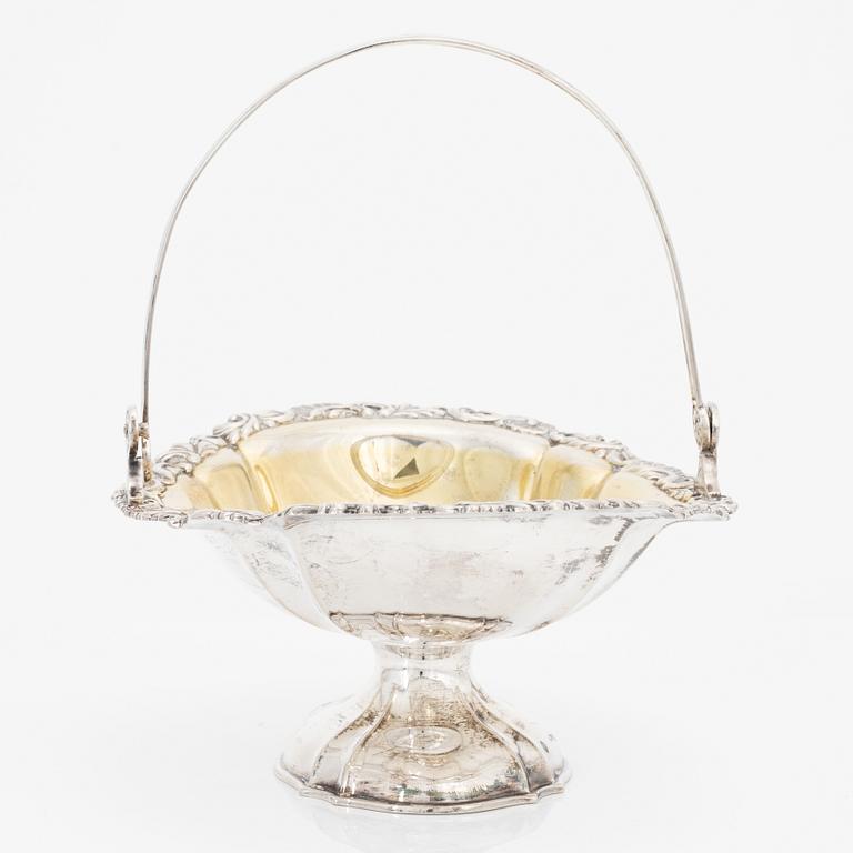 A Finnish Parcel-Gilt Silver Sweet-Meat Basket, Kultakeskus Oy, Hämeenlinna 1948.