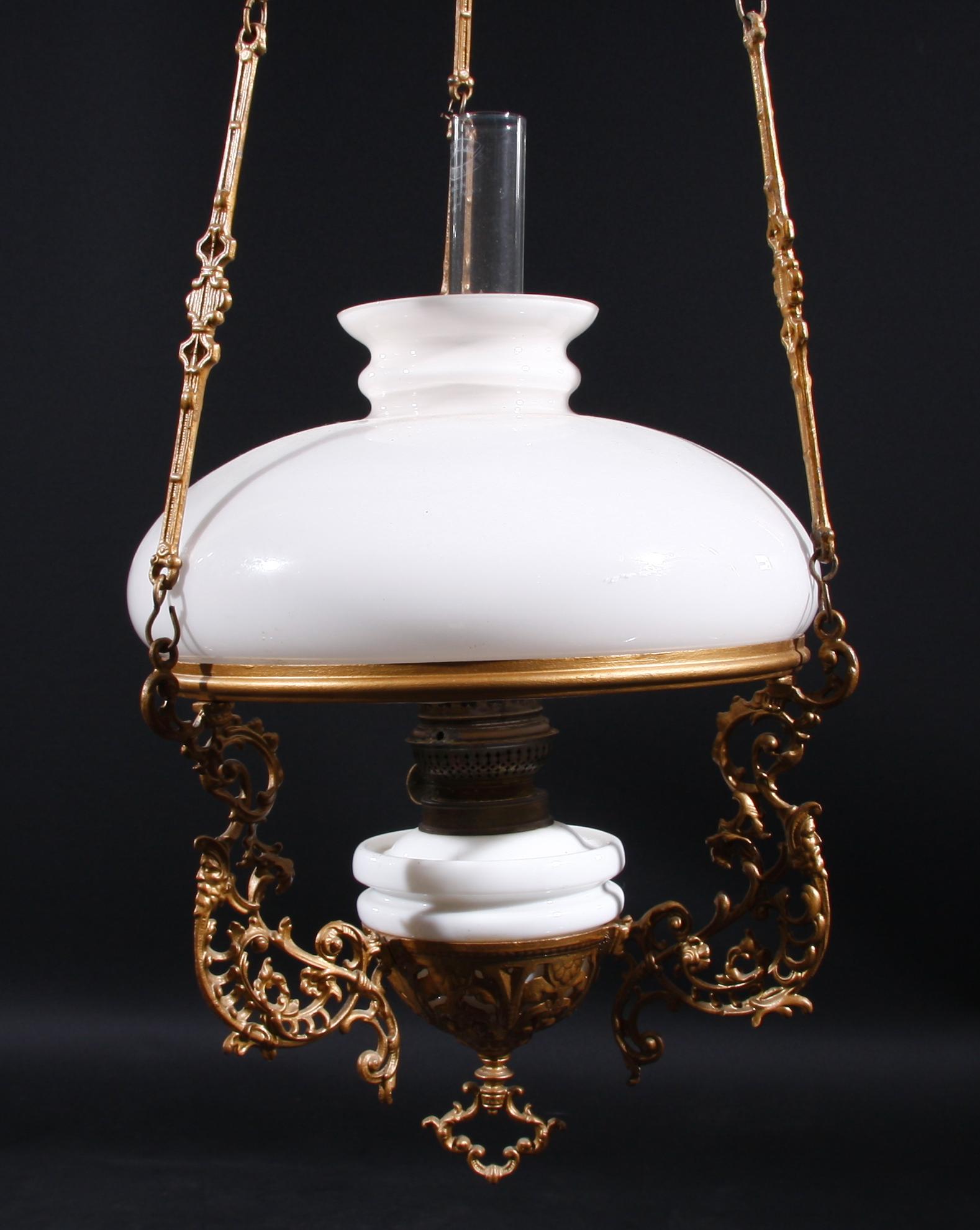 TAKFOTOGENLAMPA, glas och metall, nyrenässans, sent 1800-tal. H min 105.