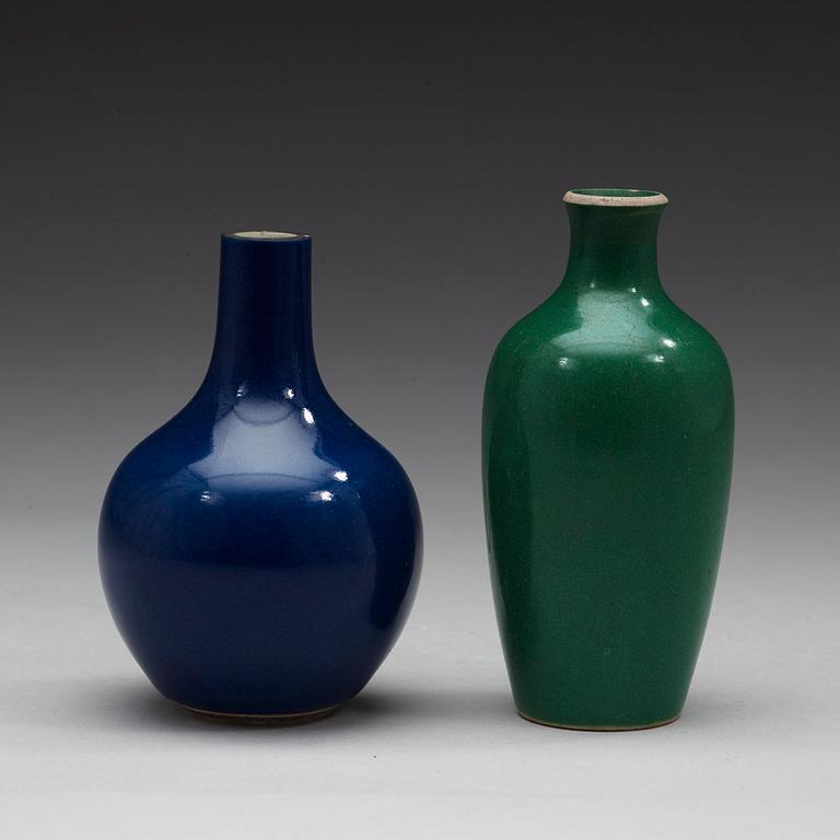 Two monocrome vases, Qing dynasty, 19th Century.