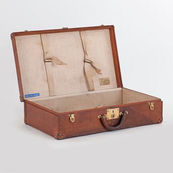 LOUIS VUITTON, a brown faux leather suitcase from around 1910.