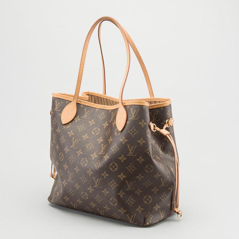 A Louis Vuitton Neverfull MM bag.