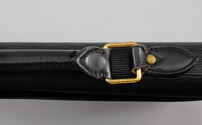 PORTFÖLJ, "Serviette conseiller ambassadeure Epi", Louis Vuitton.